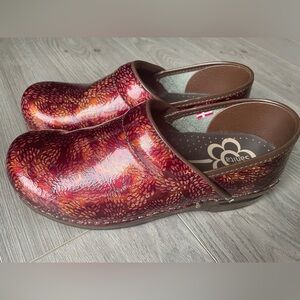 Sanita Women's Professional Snap
Dragon Burgandy Leather Danish Clogs, size 7.5